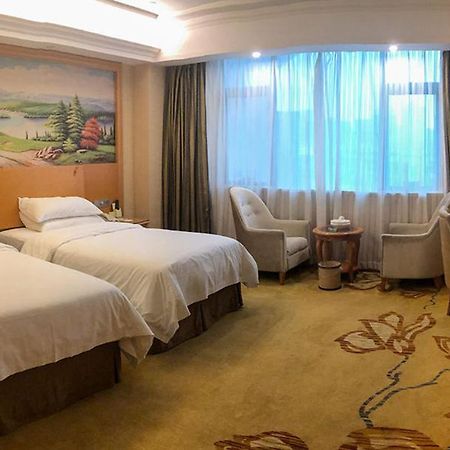 Vienna International Hotel Puning International Commodity City Exteriör bild