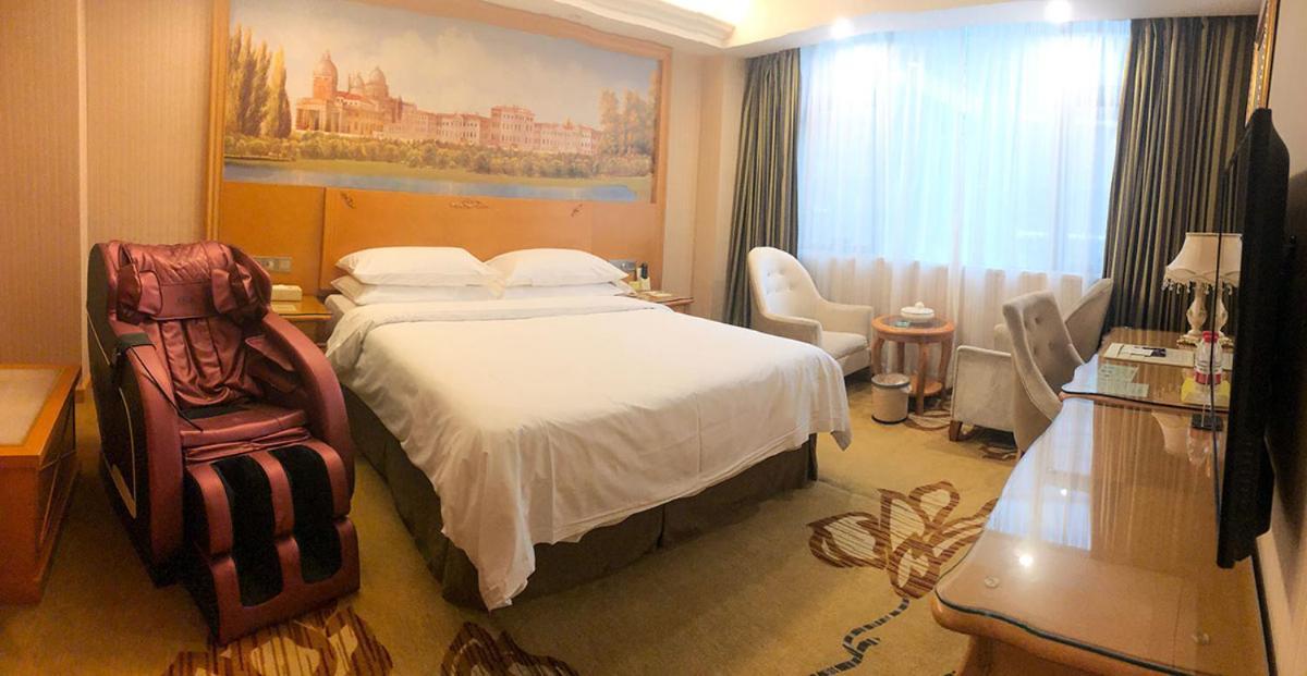 Vienna International Hotel Puning International Commodity City Exteriör bild
