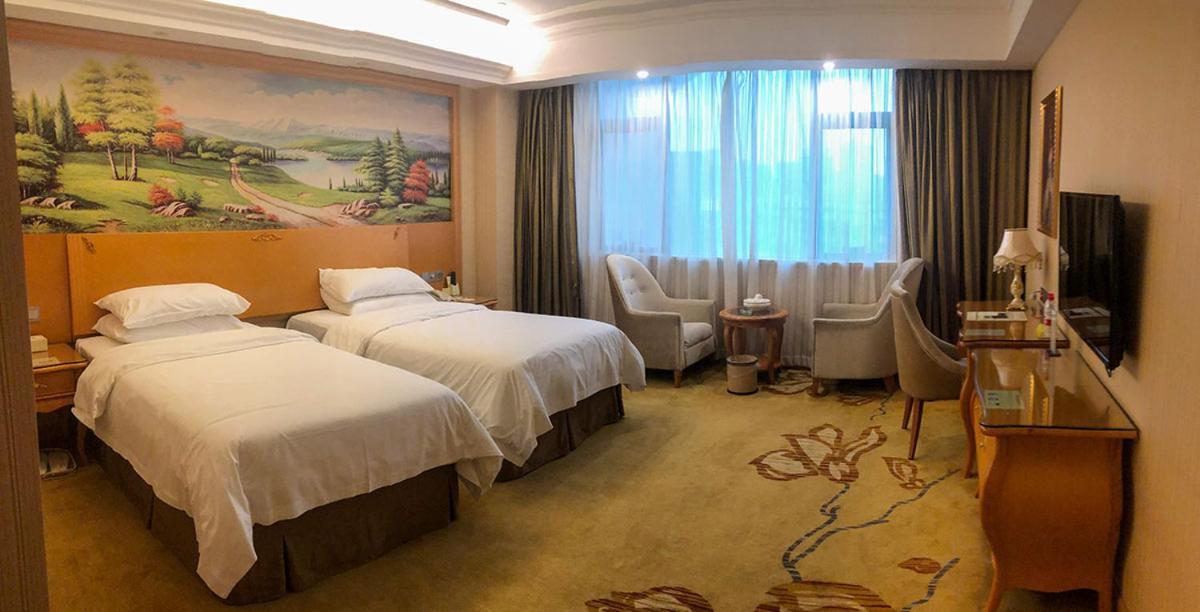 Vienna International Hotel Puning International Commodity City Exteriör bild